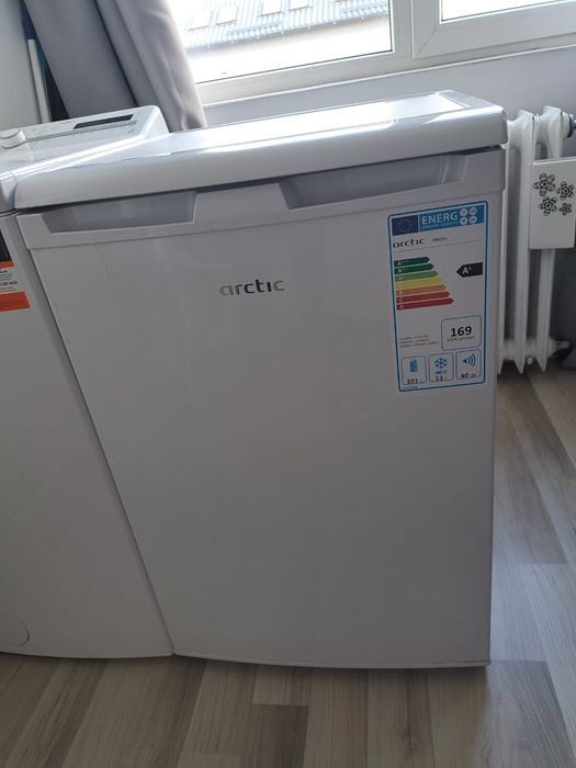 Vând mașină de spălat Whirlpool transversala și frigider Arctic ambele