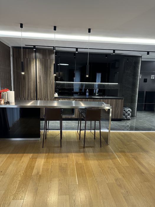 Inchiriez apartament LUX 2 camere - parcare subterana - zona centrala