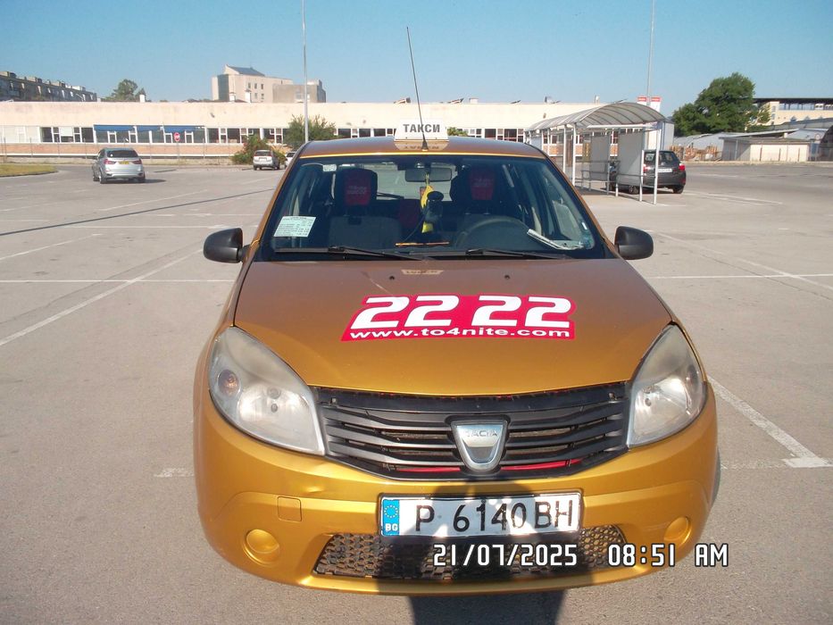 Продавам Дачия Сандеро