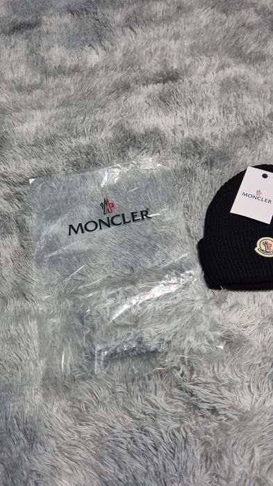 Caciula Moncler neagra