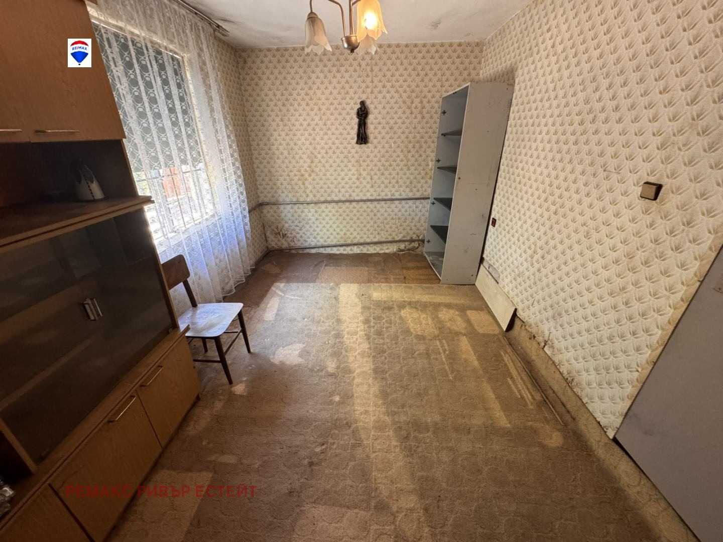 Къща с двор за продажба кв. Дружба 2