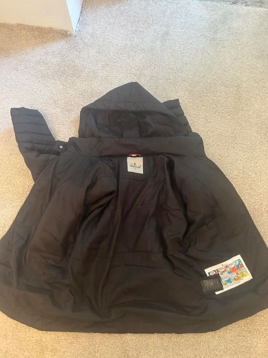 Moncler яке л размер