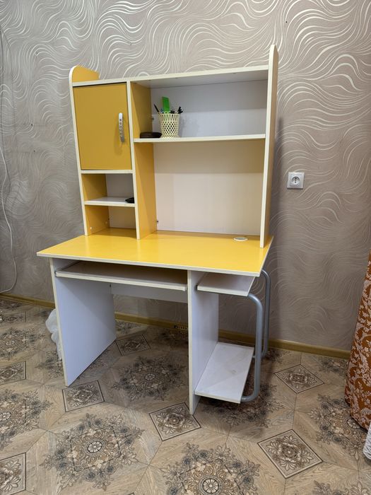 Продам компьютерный стол