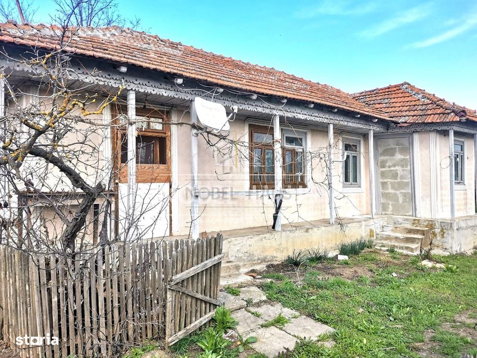 Casa batraneasca si teren intravilan, in sat Sarbi, comuna Banca, jud