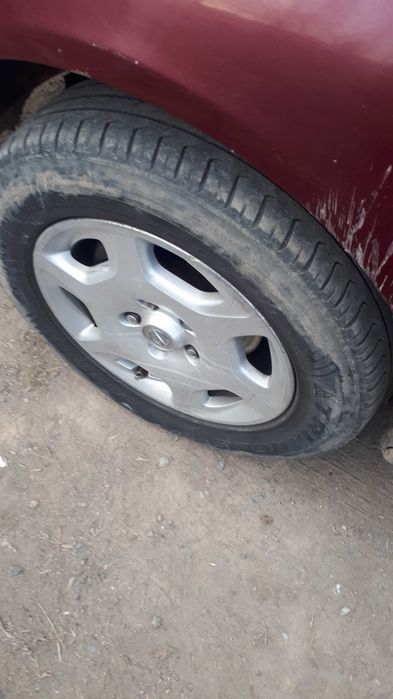 Автомобиль ниссан