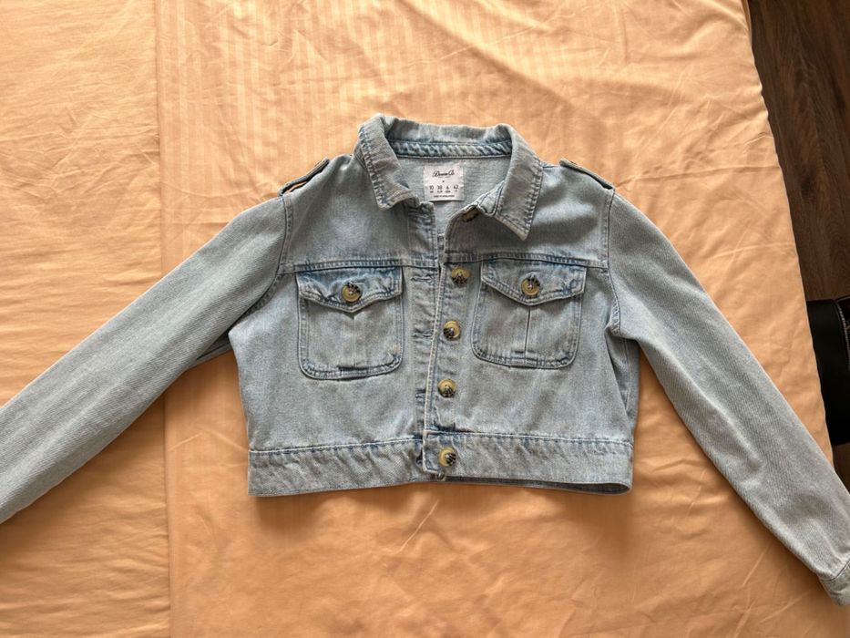 Vând jacheta , pantaloni, geantă