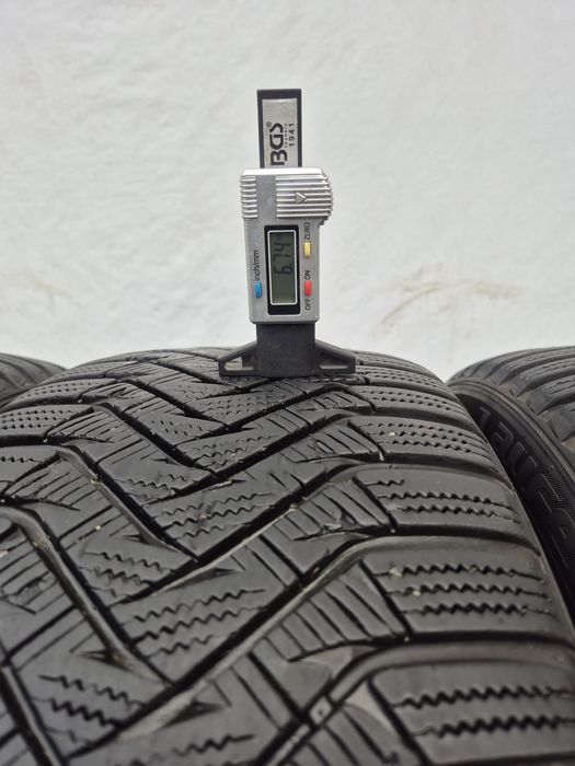 4бр 235 45 18 Laufenn зимни - 20г