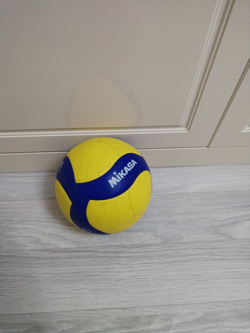 Mikasa V330W Мяч