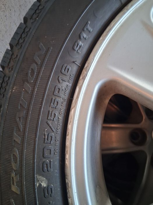 Vând cauciucuri de iarna