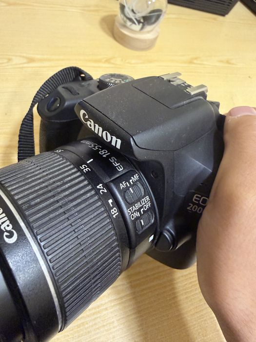 Canon EOS 2000D + обектив