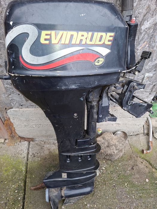 Vând barcă  kolibri 3m.30 cu motor de barcă Evirunde  8 cai 4 timpi