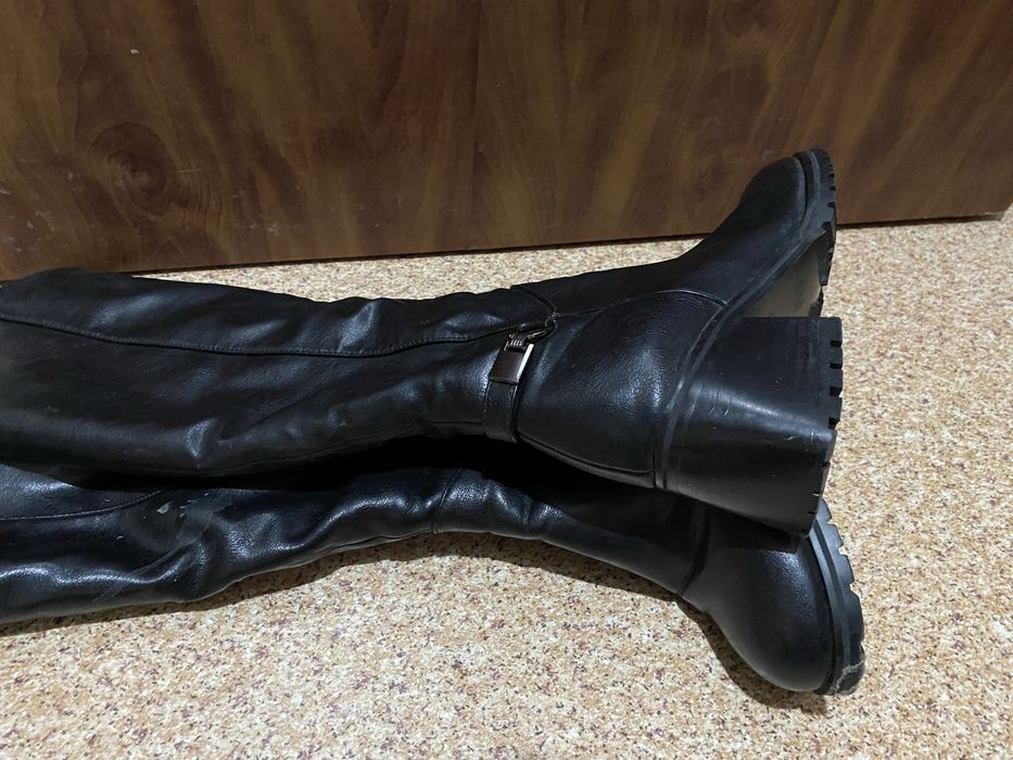 Женские  сапоги  продам срочно .