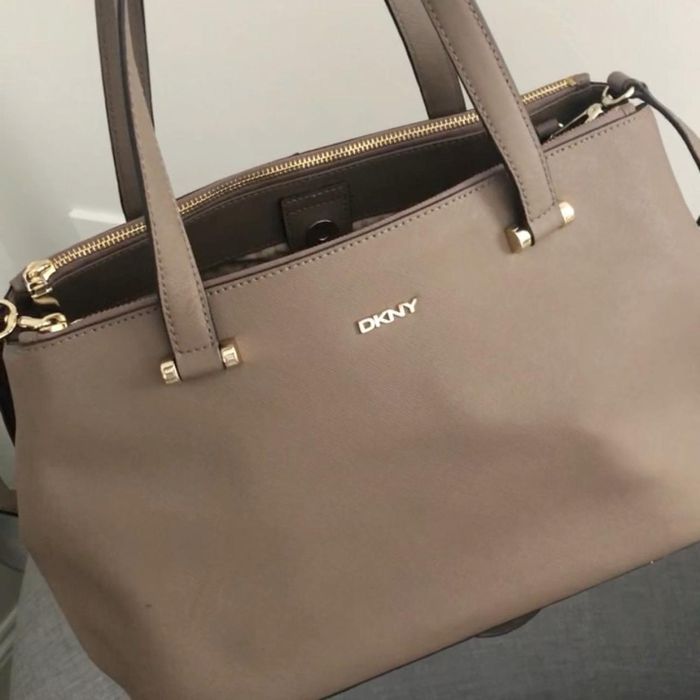 DKNY Оригинална чанта Естествена кожа