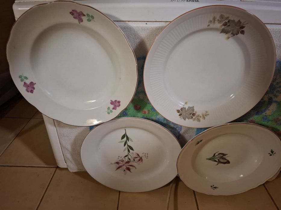 Продавам чинии български порцелан