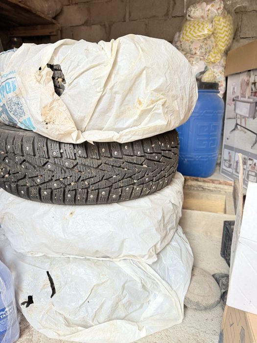 Продаю зимние шины 185/65 R15 в отличном состоянии.