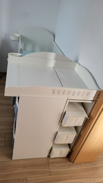 Patut bebe+dulap depozitare si suport de infasat