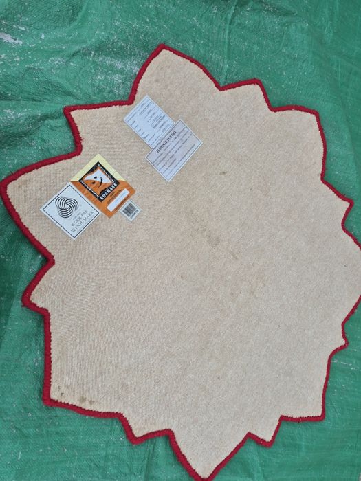 Vând Covor model floare dimensiunea 100 cm,grosime 2 cm  made in India