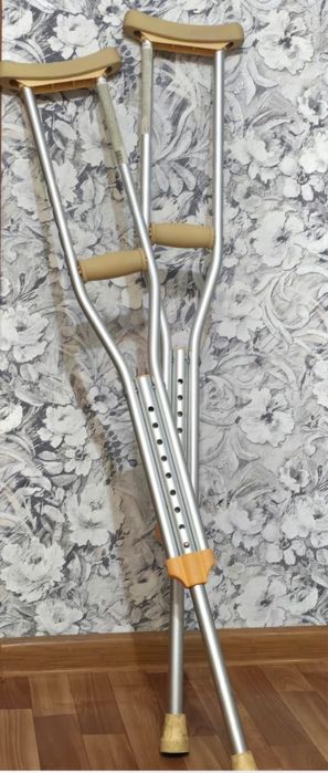 Продам костыли б/у цена 7000 тенге