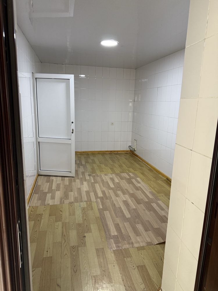 Сдам в аренду или продам. Центр 94 кв нежилой, орентир абай корзинка.