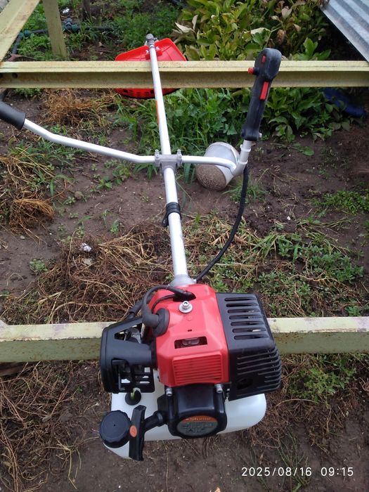 Продам триммер  .