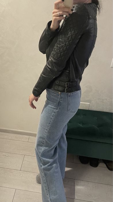 Geaca de piele neagra