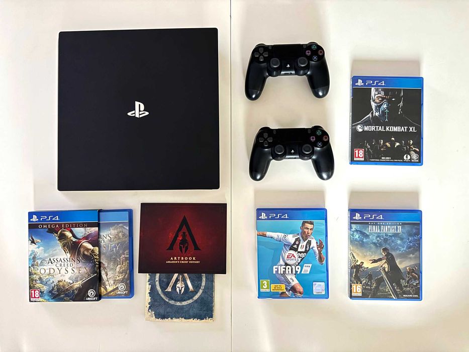 PlayStation 4 Pro + 2 джойстика + 4 игри (Перфектно състояние)