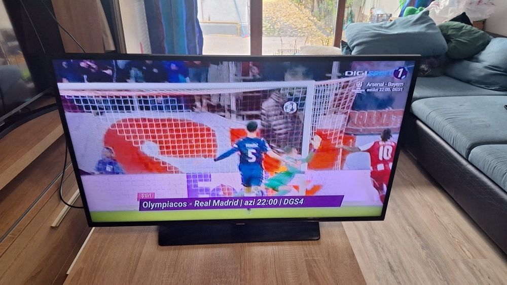 Vand televizor Samsung 40 inch (102 cm), model UE40H6203A