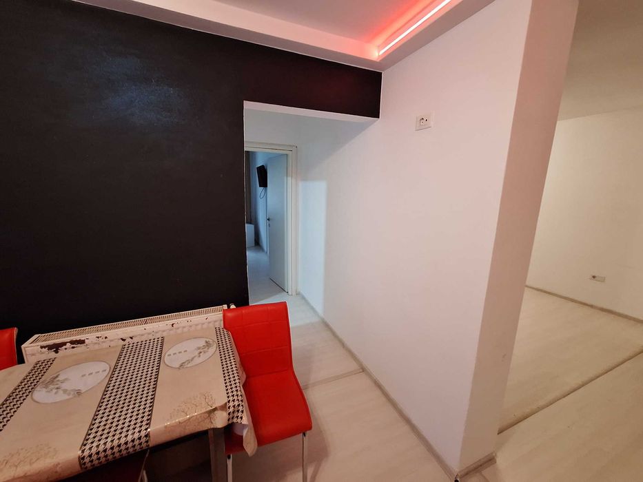 Apartament 2 camere Petroșani • Renovat • Mobilat • Centrală proprie •