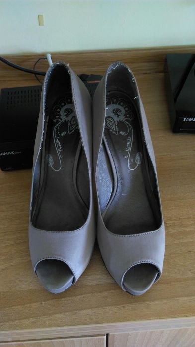Pantofi eleganti Berska.
