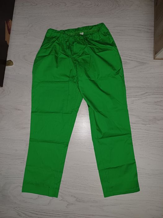 Vand uniforma medicala de dama