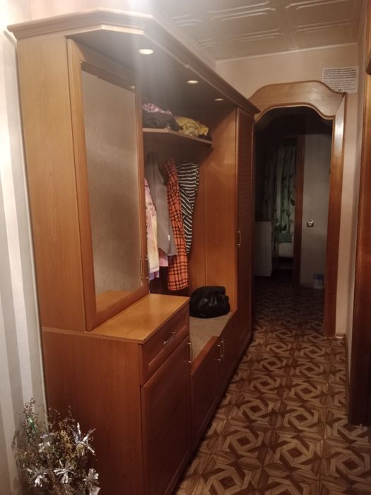 Продам прихожую, делали на заказ.