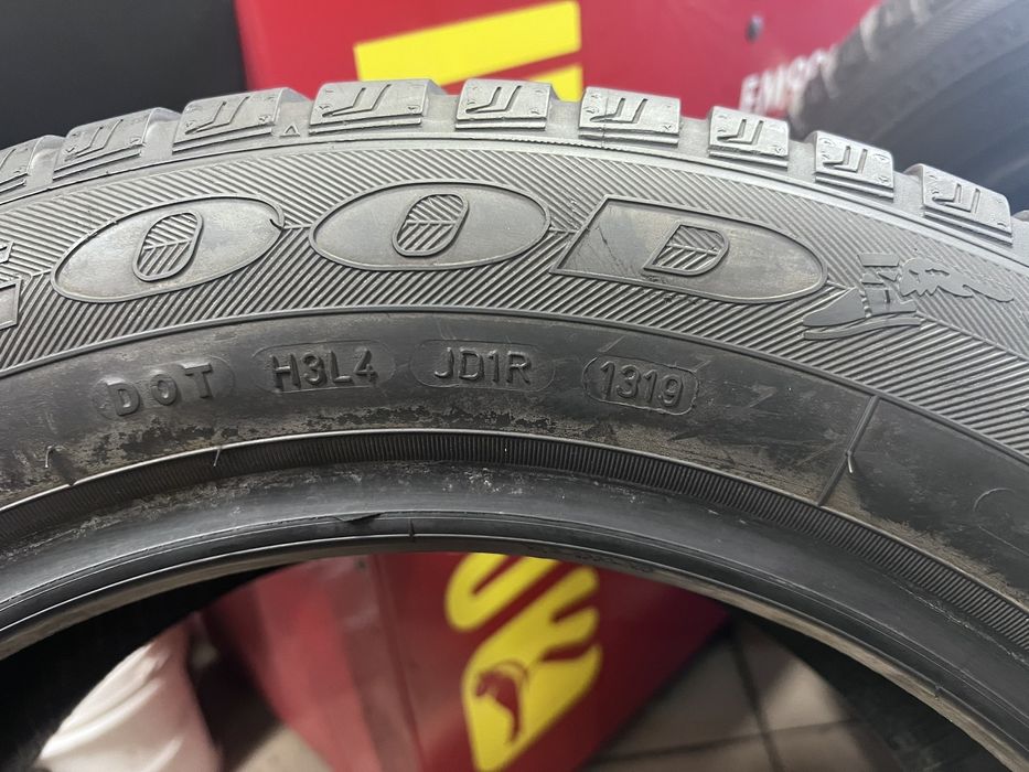 Зимни гуми 195/60 R16 2бр. Nexen  и 2бр. всесезонни гуми Good Year