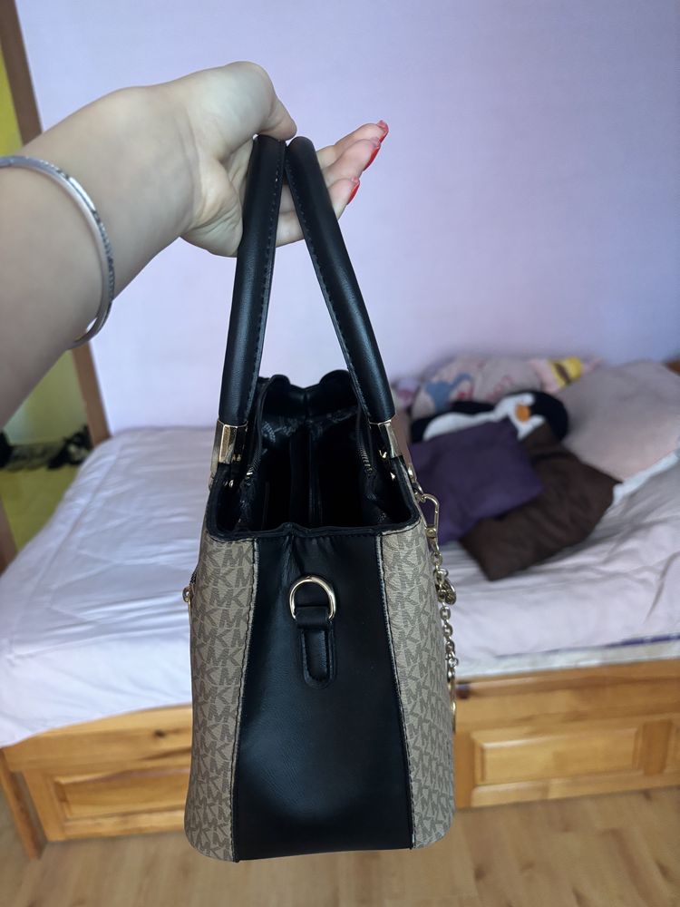Чанта michael kors бежова