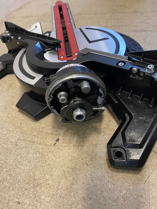 053106	Циркуляр наст. Ø210x30mm 1.7kW лазер RD-MS08