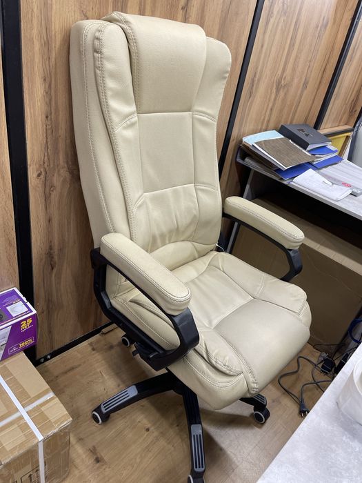 Стул офисный.