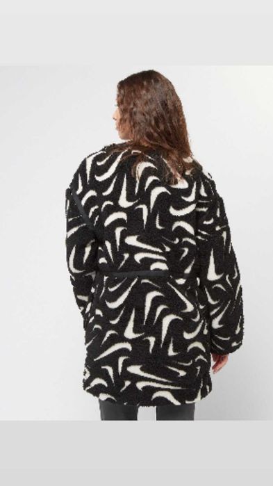 100% Оригинално Дамско яке Nike NSW в размер ХС и S