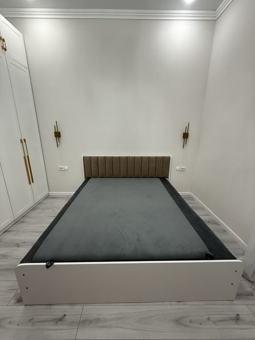 Практически новая кровать - забирайте недорого!