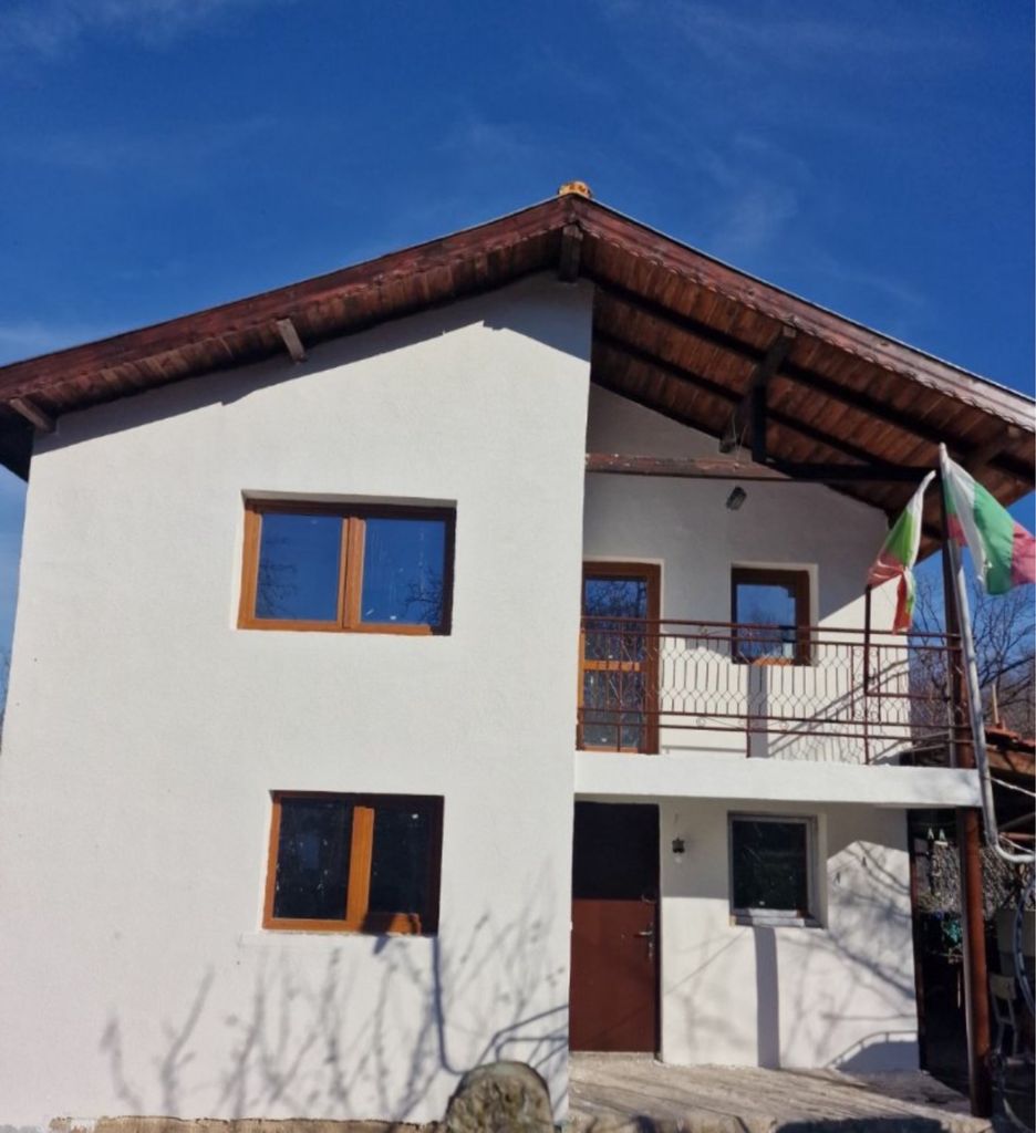 Продава се Къща в Враца, Студентски град - 40 кв.м за 2040 €/кв.м - Снимка #1
