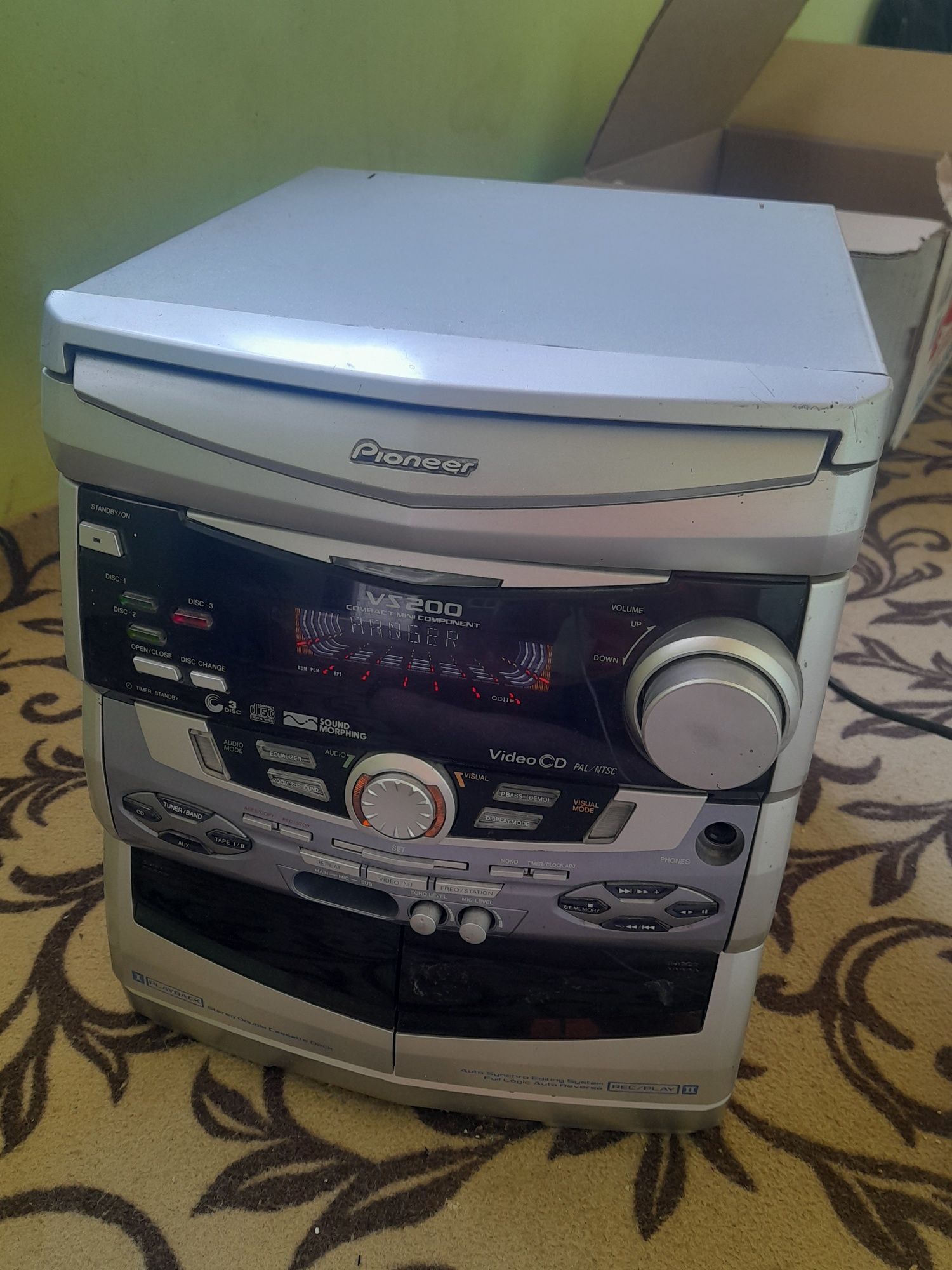 Pioneer музыкальный центр сотилади  устага курсатиш керак!!!  Колган и
