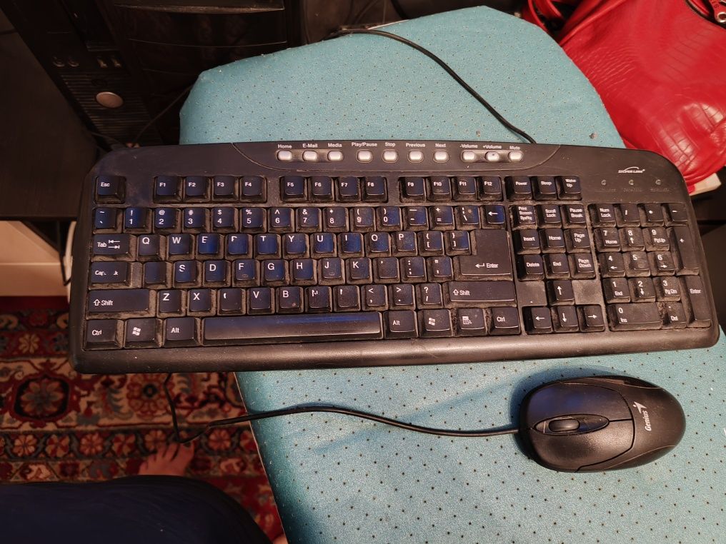 Tastatura Silver Linie și mouse Genius