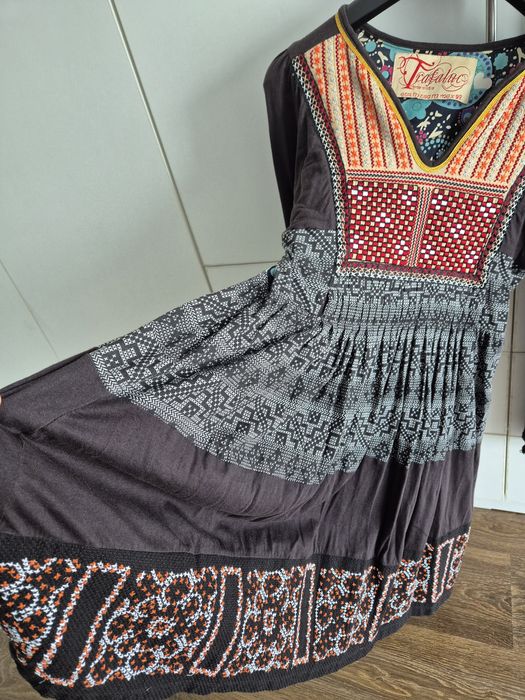 Rochiță cu motive tradiționale cusute manual