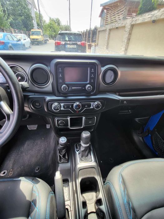 Jeep gladiator an 2020 willys 3.6 autoutilitara