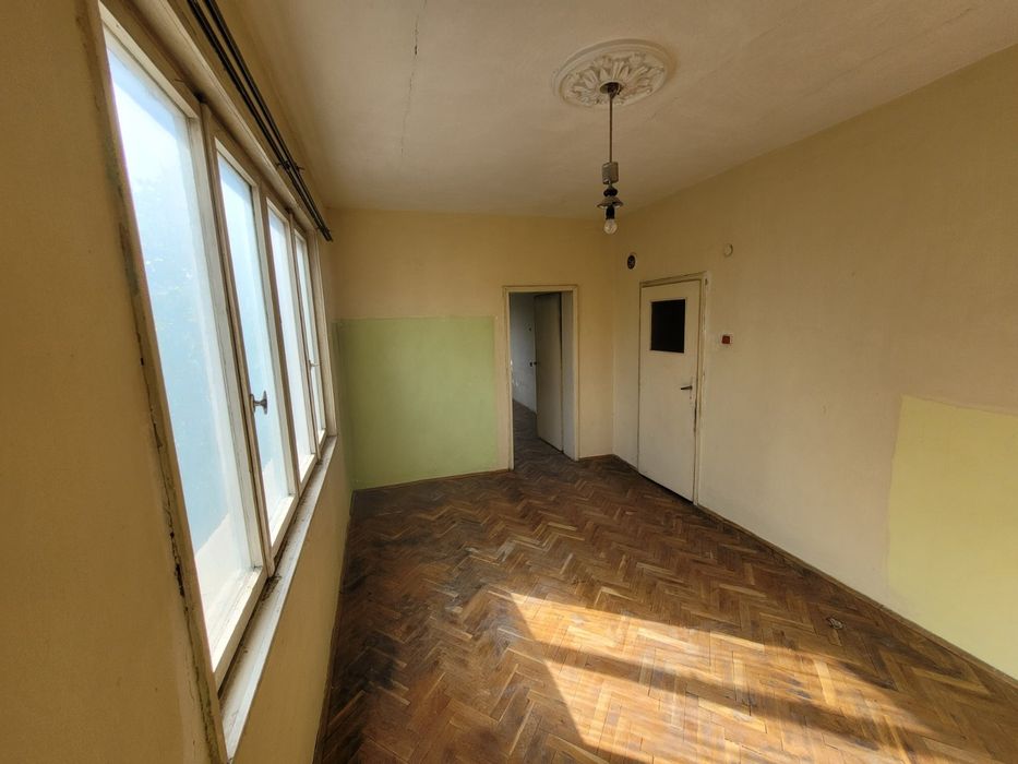 Продава се Четиристаен апартамент в с. Мараш, Област Шумен - 8003 кв.м за 7 €/кв.м - Снимка #3