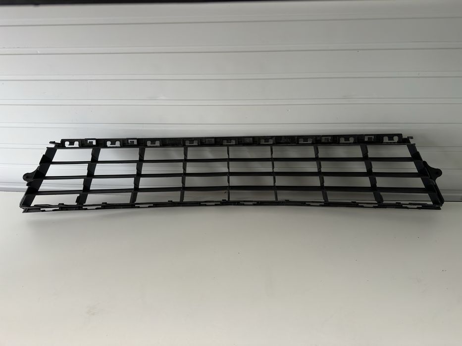 grila centrala inferioara bara fata renault clio 3 2005 2012