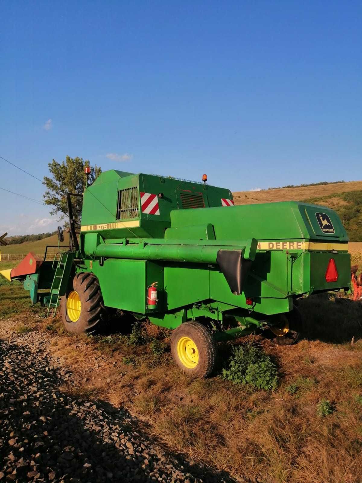 Combina John Deere 1075