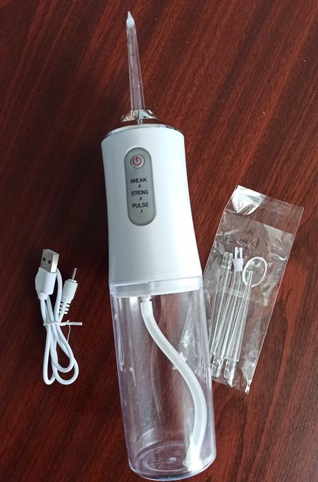 Ирригатор для полости рта, вместо зубной щетки.