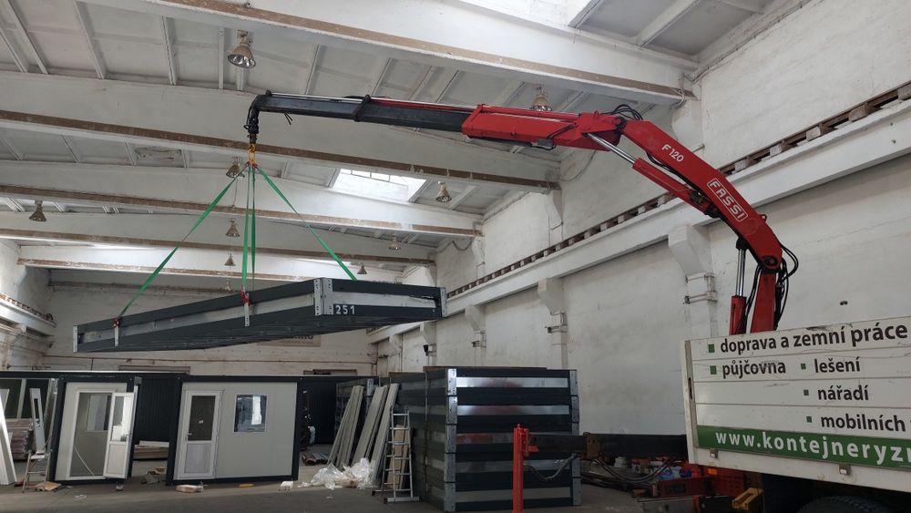 Camion Macara Platformă Hiab Containere