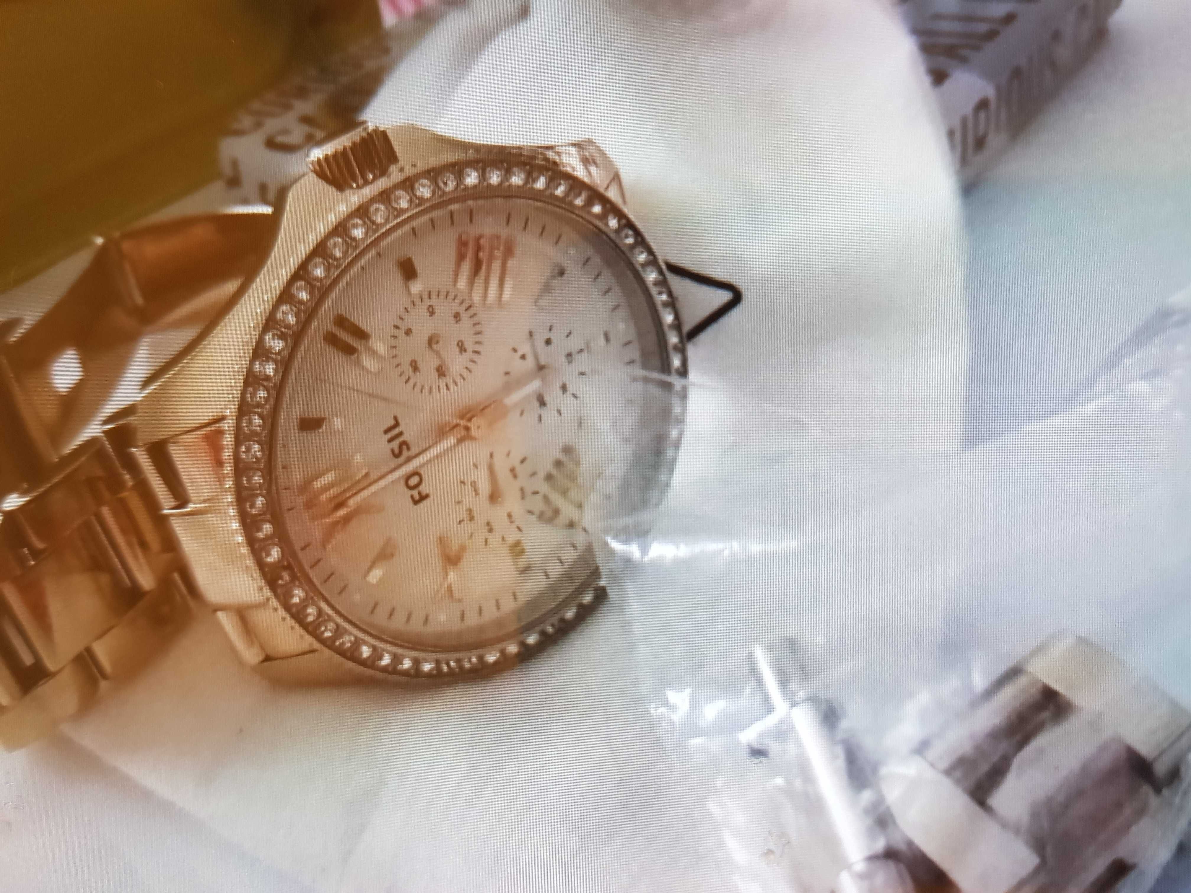 FOSSIL. Дамски часовник