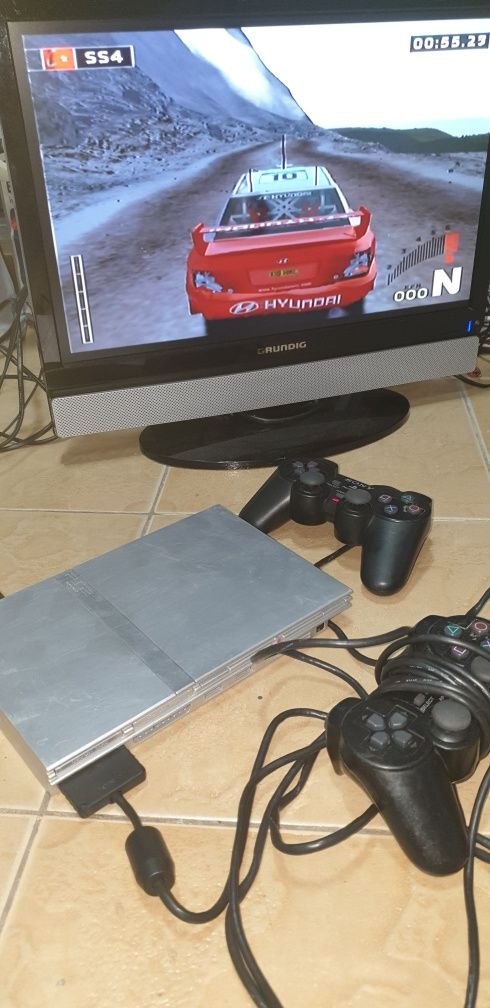 PS 2  Super Slim с 1оригинал Sony контролер ,сребрист лимитиран-120лв