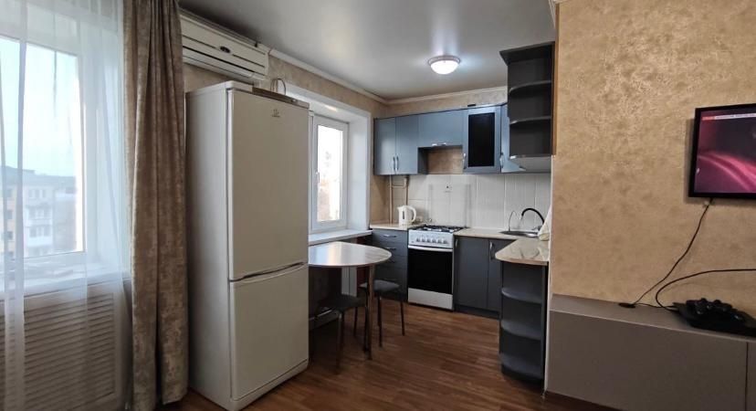 Продам 2х квартира район кинотеатр Казахстан